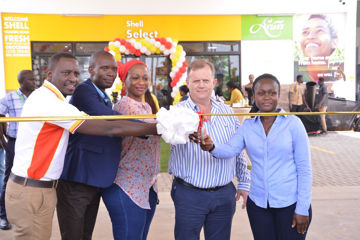 Lhzzr's tweet photo. Last week, @VivoEnergyUg officially launched 10 #ShellNewStations, enhancing convenience and accessibility across the country.
The new stations are;
❤️Shell Ndagire Road
❤️Shell Buyala
❤️Shell Mityana Highway
❤️Shell Gayaza Two
❤️Shell Zana
❤️Shell Nakiyanja
❤️Shell Kira Mulawa
❤️Shell Nangabo
❤️Shell Kigumba
❤️Shell Bukoto.
As a new parent, Vivo Energy Uganda’s expansion means more convenient stops for family trips, ensuring quality and convenience. This will make life’s journeys better, even with a baby on board!