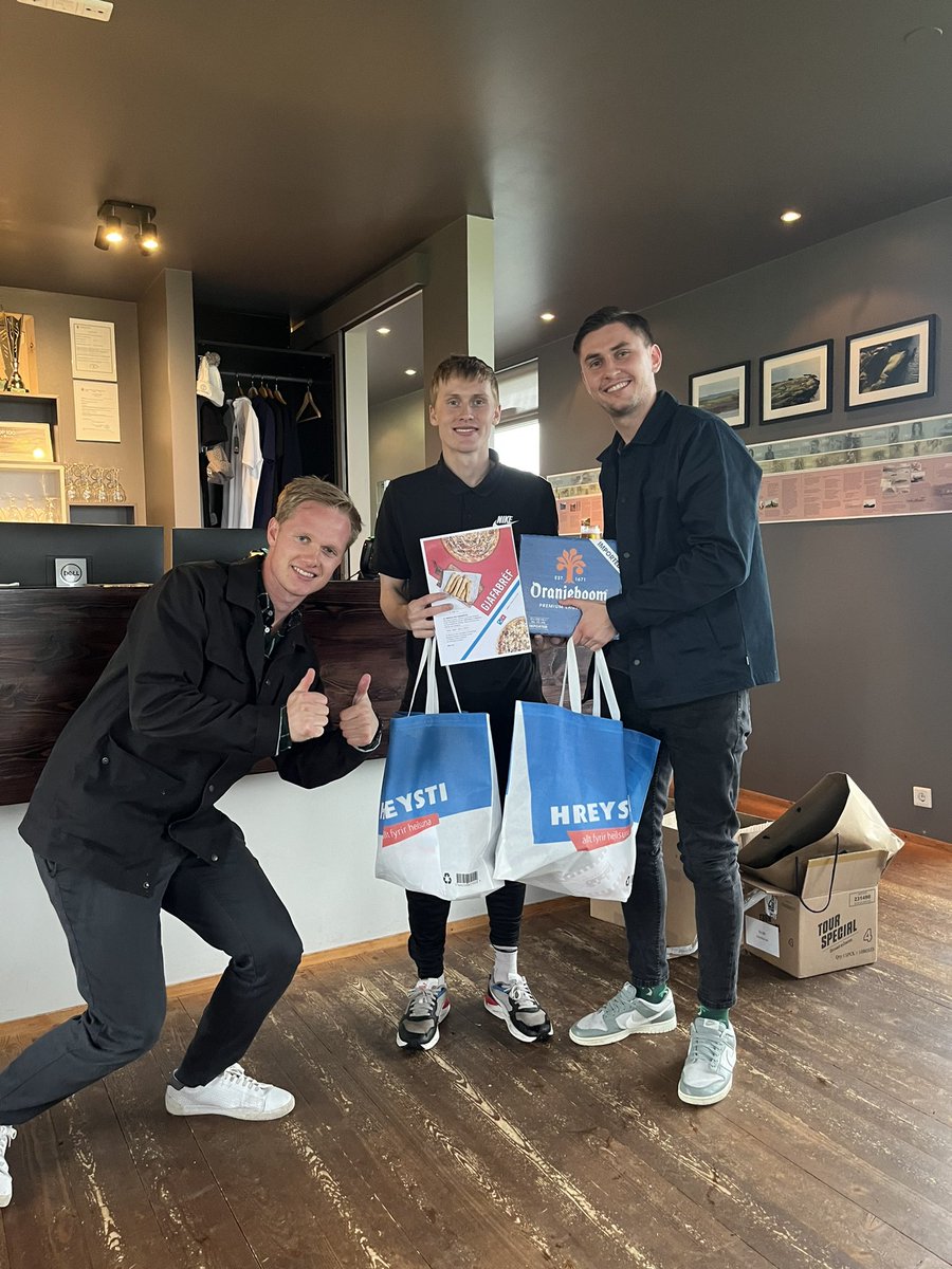 EllidiFC's tweet image. Golfmót Elliða fór fram um helgina í grenjandi rigningu á golfvellinum í Brautarholti

Hrannar og Gabríel tóku fyrsta sætið 🏆

Eftir mót var síðan alvöru móralskur og hópurinn aldrei verið þéttari 🤍🤍🤍

#ÓóóElliði