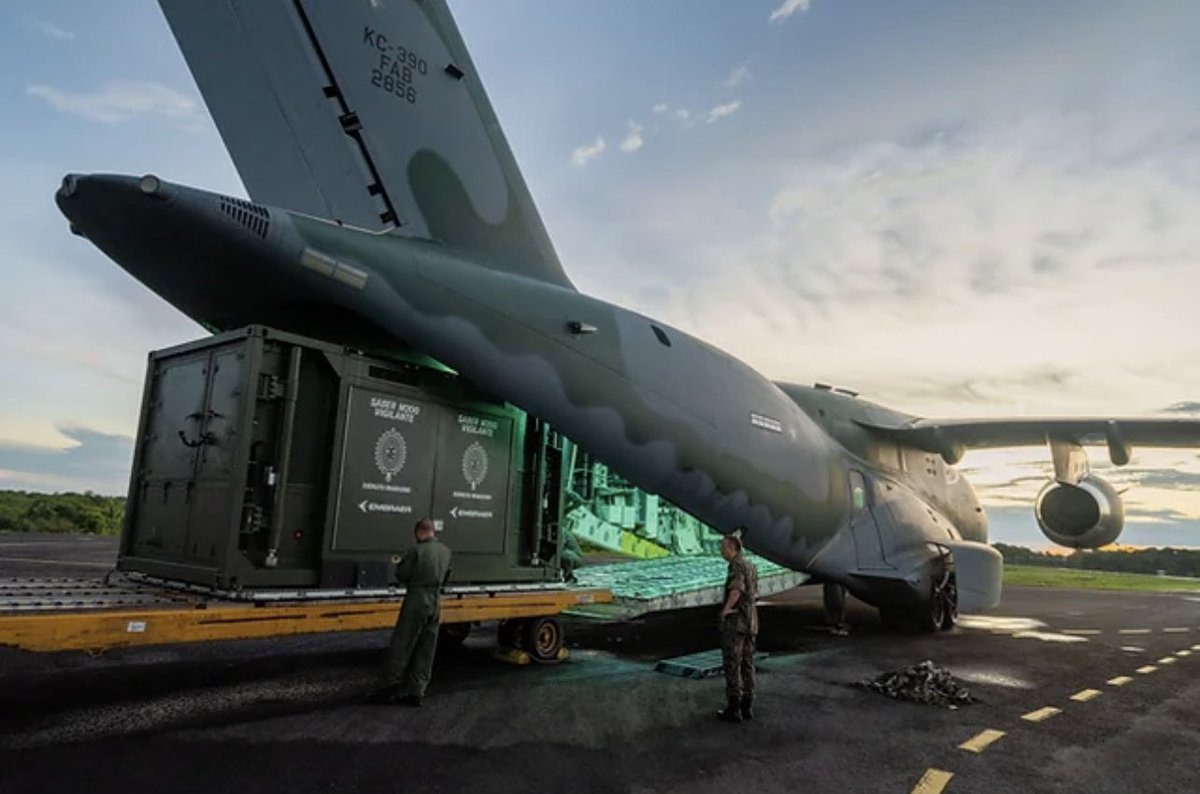 PucaraDefensa's tweet photo. Brasil: @Embraer y el @exercitooficial completan con éxito la primera prueba del #radar #M200 #Vigilante
@ABIMDE_ @DefesaGovBr @santiagoR24 #kc390 #millenium @fab_oficial #control #vigilancia #transitoaereo
https://t.co/5qNtW30P20 https://t.co/TSNLIjECs1