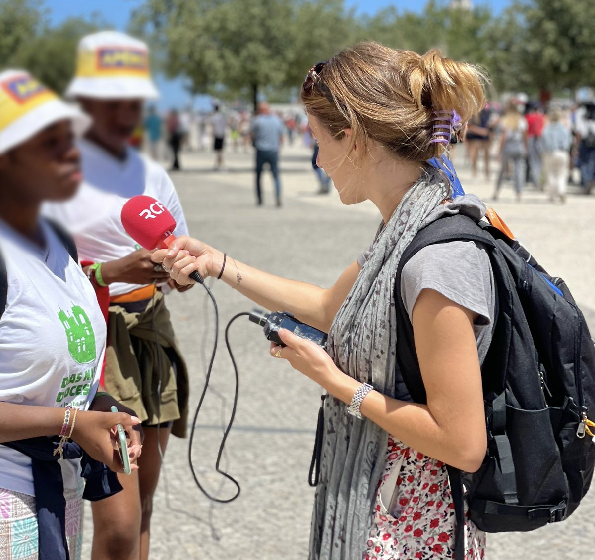 Vio_fra's tweet photo. Une année à #RCF ça passe vite, mais on apprend beaucoup ! 📻

Aujourd'hui marque la fin de mon année d'alternance à @RcfDrome et @RCF07 . 🎤 

Des matinales en passant par les reportages, les journaux du midi, les interviews, le montage ou encore l'auto-production,... https://t.co/6uhao0Sehc