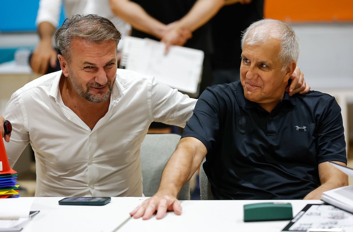 hotsportsrb's tweet photo. Šta pričaju?
Najbolji komentar pobeđuje 😁
#Partizan #KKP https://t.co/NedcqmkAnP