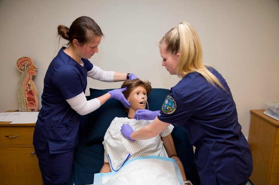 As a #healthprofessions student at #UNE, you'll benefit from a variety of opportunities including completing your #clinical practice at a variety of local, renowned hospitals and learning in state-of-the-art facilities. Learn more: bit.ly/44pdNVJ