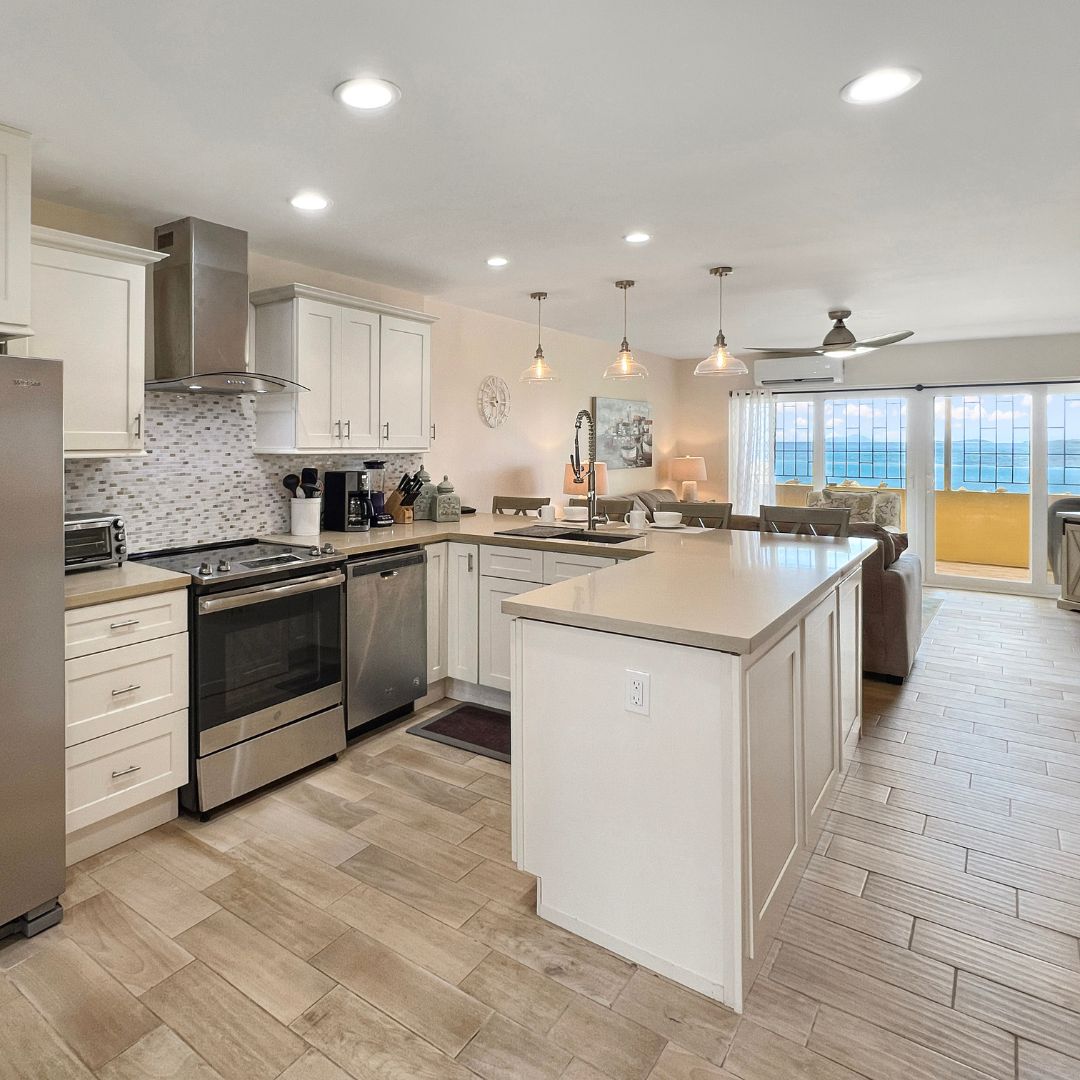 STXChrisRealtor's tweet photo. Just Listed: this beautiful beachfront condo at 103 D Colony Cove is ready to move into!  Paradise Found has been an excellent &amp; successful vacation rental with future bookings on VRBO. Owner financing available. Contact us for a showing! For more details: https://t.co/A5HfEfa4pI https://t.co/naQTEfT5TI