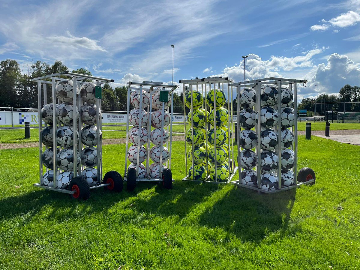 🟢⚪️ v.v. Musselkanaal 🟢⚪️ (@degroenwitter) on Twitter photo ⚽️De ballen van de <a href="/ballenactie/">Ballenactie</a> zijn binnen!⚽️
Dankzij jullie gulle bijdrage hebben we meerdere elftallen blij kunnen maken met nieuwe ballen. Bedankt daarvoor! 🙏🏼
De ballen worden vervoerd in een baltainer gemaakt door Harold Schomaker van ballenopbergen.nl ⚽️De ballen van de <a href="/ballenactie/">Ballenactie</a> zijn binnen!⚽️
Dankzij jullie gulle bijdrage hebben we meerdere elftallen blij kunnen maken met nieuwe ballen. Bedankt daarvoor! 🙏🏼
De ballen worden vervoerd in een baltainer gemaakt door Harold Schomaker van ballenopbergen.nl