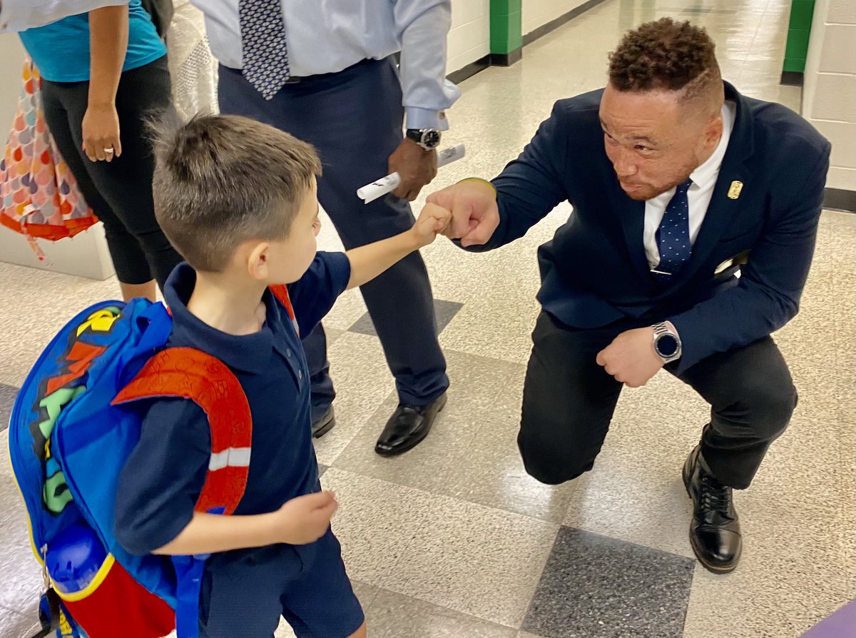 SeatackDream's tweet image. First Day of School! ⁦@vbschools⁩ #FirstDayVibes 💙💙💙🌈