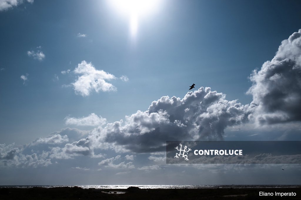 AgControluce's tweet image. Storm clouds loom over the Tyrrhenian Sea in Castel Volturno, southern Italy, on August 28, 2023.

📷 @elianoimperato #controluceagency

#stormclouds #weather