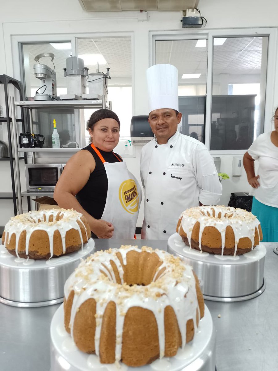 Sebastian_Roa_'s tweet photo. La protección comunitaria solo es efectiva si hay #recursos para garantizar las necesidades básicas de personas refugiadas.
El grupo de mujeres organizadas en📍#TecunUman 🇬🇹@ACNURamericas iniciaron este sábado el curso de repostería para desarrollar sus habilidades 🍰🧁🍮🍩 https://t.co/iWmykkMK3A
