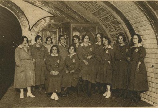 Un grupo de taquilleras de <a href="/metro_madrid/">Metro de Madrid</a> en 1920.

📷 Archivo ABC