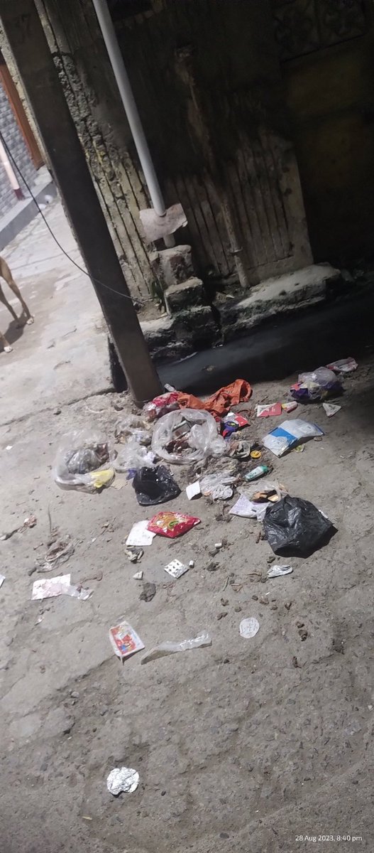 akpcxpert's tweet photo. @LMC_Lucknow 
Mere ghr ke samne gali me rent pr rehne wale log wastage dal jate hai. Please, iske upar kuch action le.

akpcxpert@gmail.com
8960550020 https://t.co/nTEKbd0p2v