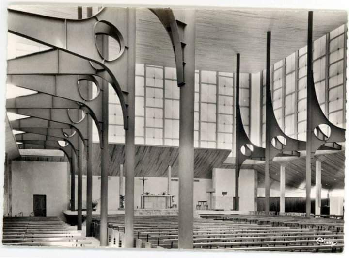 areasvellas's tweet photo. SAINTE-BERNADETTE #CHURCH, DIJON. 1960-63
JOSEPH #BELMONT &amp; JEAN #PROUVE...
#architecture #arquitectura #interior https://t.co/7QkgPFTkPD