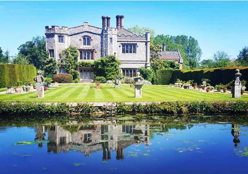 LadyJhershierra's tweet photo. Mannington Hall, Norwich, Norfolk, 15th century. Purchased by the first Lord Walpole in the 18th Century. It is still the Walpole family’s home today.

#royalestate #manningtonhall #norfolk #England #britishestate #15thcentury #gothic #medieval #castles #countryhome #historichouses