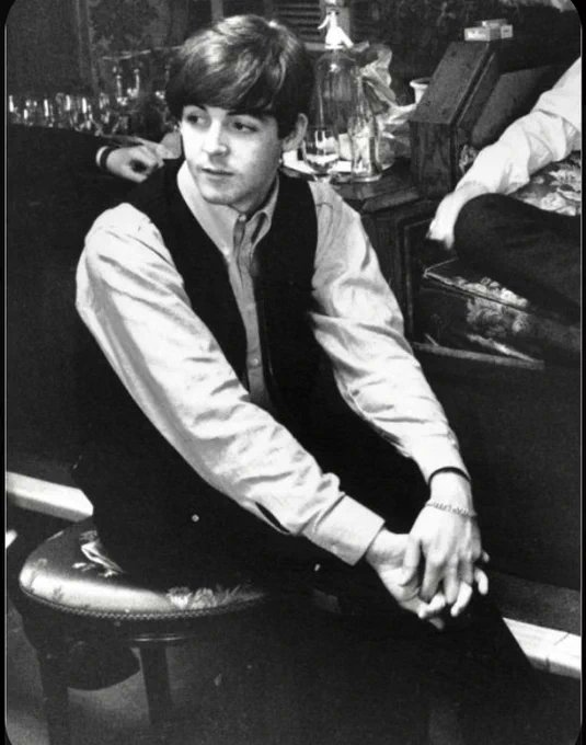 Paul McCartney
The #Beatles via @_doctor_chef_