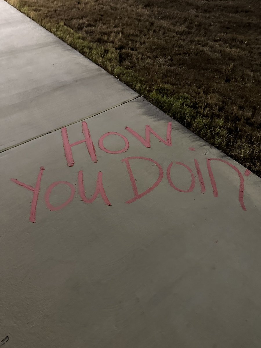 NISDWernli's tweet photo. Our FABULOUS PTA Fβ’Rβ’Iβ’Eβ’Nβ’Dβ’S surprised us with fun welcome back messages! @lorimshaw @mrsfeldt5 #wellbethereforyou #RootEdWernli https://t.co/husMZBvGc0