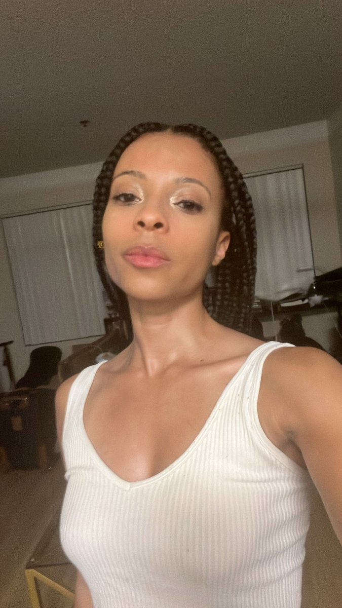 TanayaRee's tweet image. When I first started streaming (2017) vs me now.