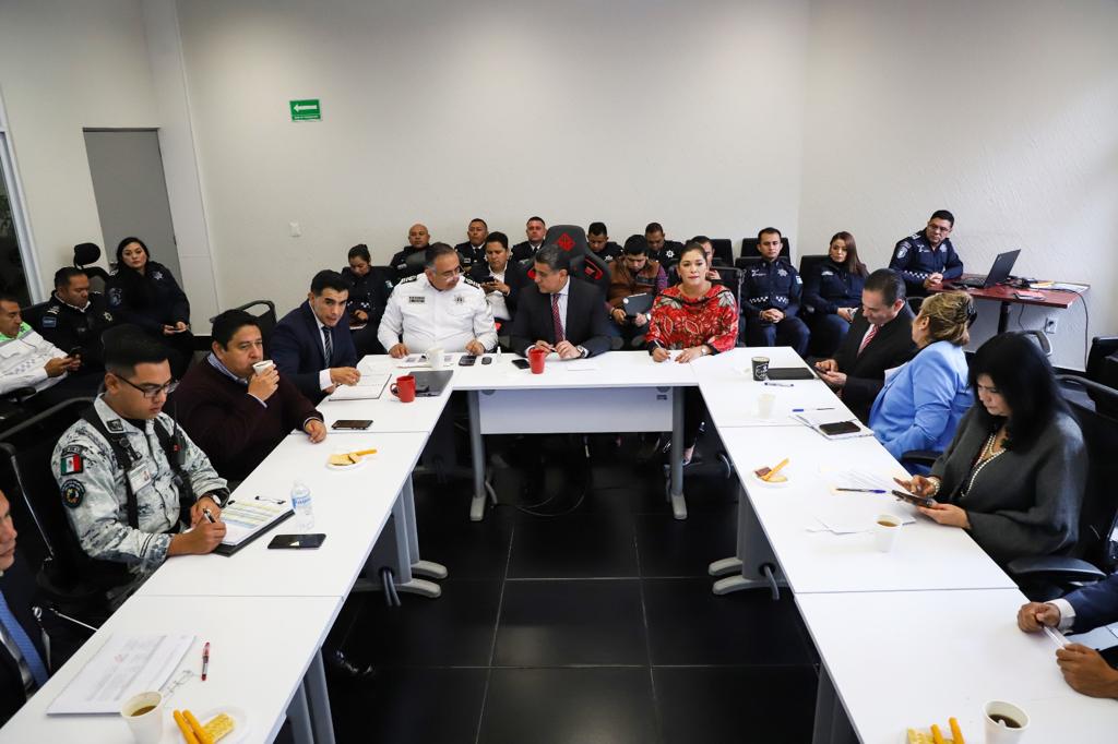 Bren_Alvarado's tweet photo. Para dar continuidad a los proyectos que tienen como fin asegurar el bienestar de las familias mexiquenses, participé en la Mesa Territorial por la Construcción de la Paz en Tlalnepantla. https://t.co/nlXwmvViIk