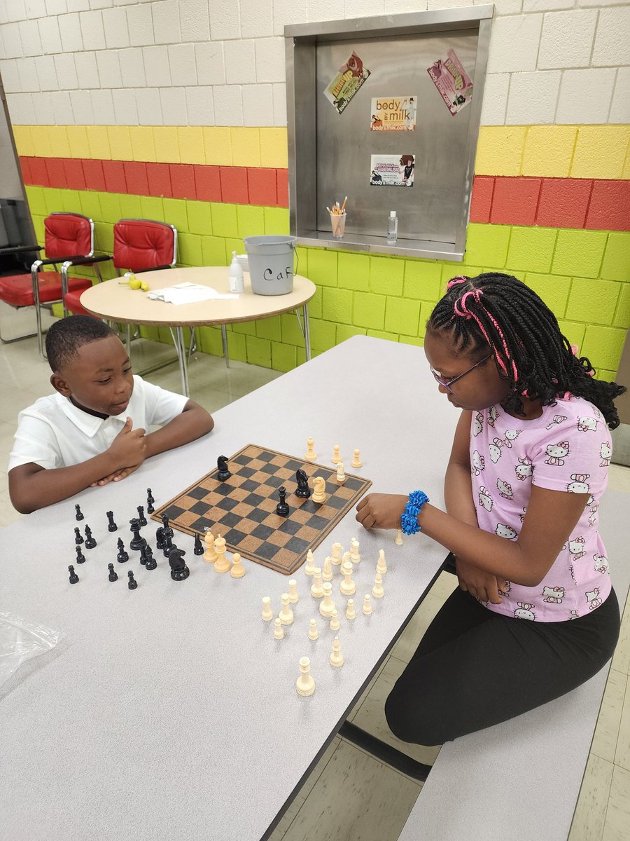 PrincipalWunder's tweet photo. Nothing better then watching our #CCB34 3rd graders honing their chess and uno skills during lunch on their first day back to school. @BaltCitySchools @SonjaSantelises @John_L_Davis_Jr @PlaceTos https://t.co/5FpVEcSVbI