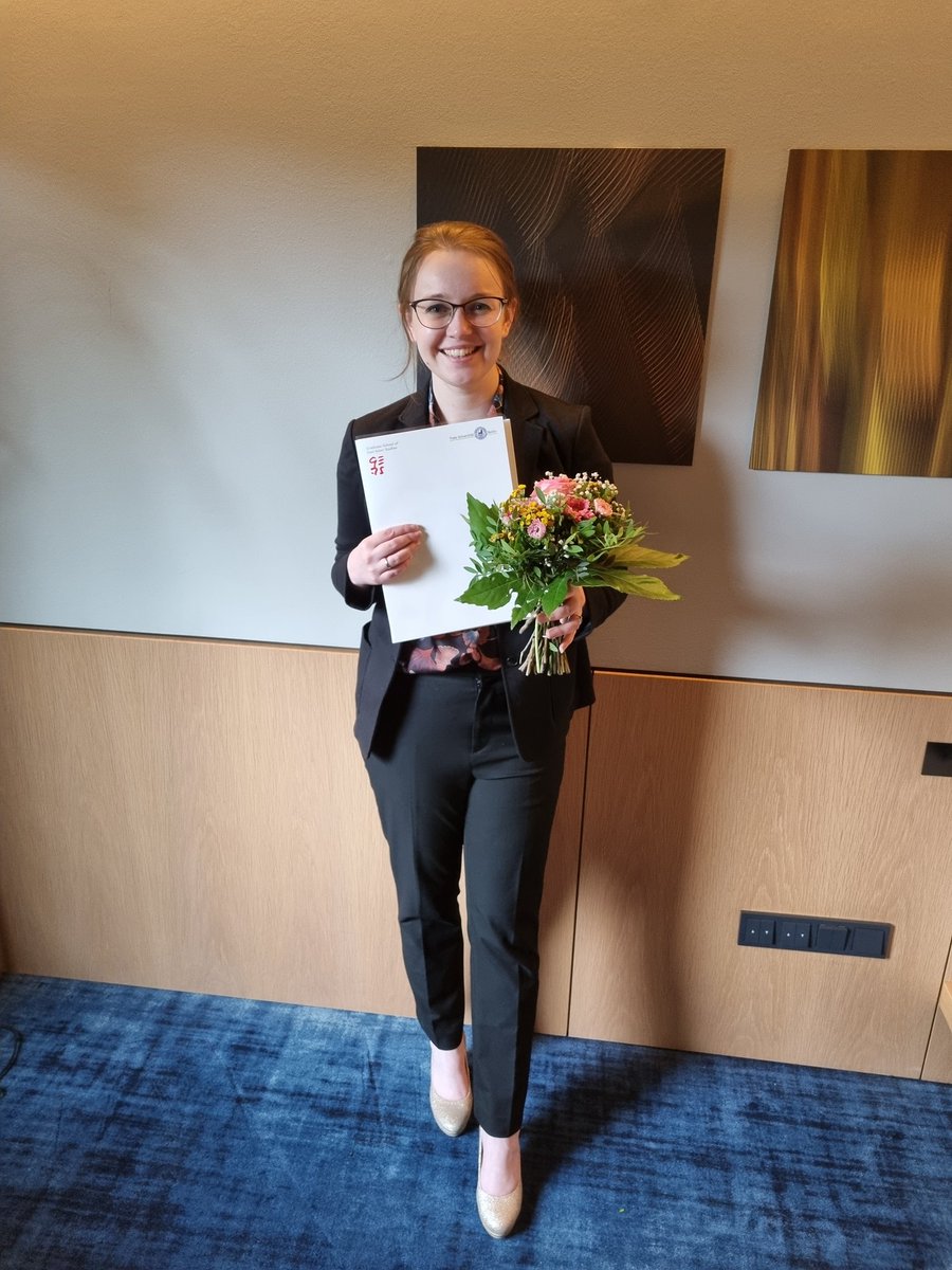 Elizabeth_R_N's tweet photo. A hugely enjoyable experience defending my PhD thanks to my fantastic committee. https://t.co/gnthSFDkLs