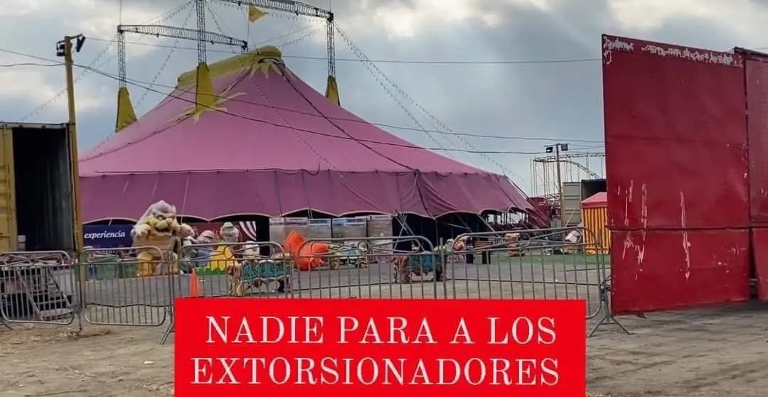 ned_noticias's tweet photo. 🇪🇨
#MachalaEc 
Al circo le exigen 3.000 dólares para abandonar la ciudad 
#SucesosMP.- A los juegos mecánicos que están en el lugar también los están extorsionando.

Tras el atentado de ayer 26 de agosto, el propietario del circo tomó la decisión de desarmar la carpa y abandonar. https://t.co/nJ4rm7jfjS