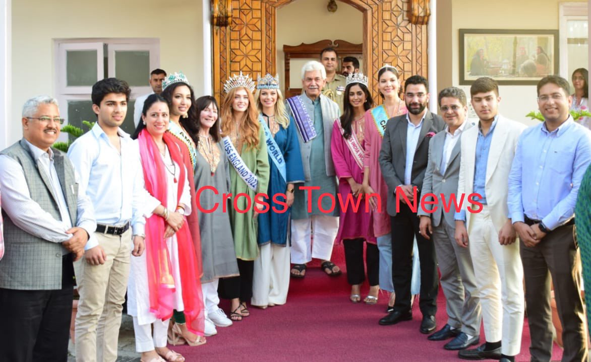 CrossTownNews's tweet photo. LG J&amp;K Manoj Sinha meets Miss World , other international beauty pageant winners

#JammuAndKashmir 

https://t.co/WWwZxSLj1o https://t.co/m7XnzYkNvI