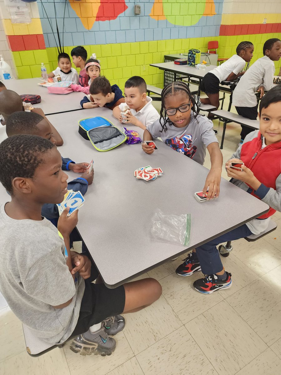 PrincipalWunder's tweet photo. Nothing better then watching our #CCB34 3rd graders honing their chess and uno skills during lunch on their first day back to school. @BaltCitySchools @SonjaSantelises @John_L_Davis_Jr @PlaceTos https://t.co/5FpVEcSVbI