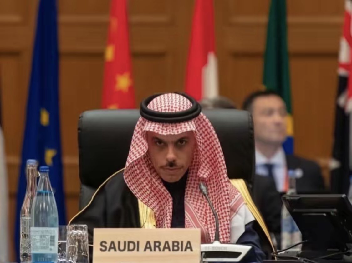 الله يطول في عمرك و يحفظك و يقويك 
#فيصل_بن_فرحان وزير الخارجية