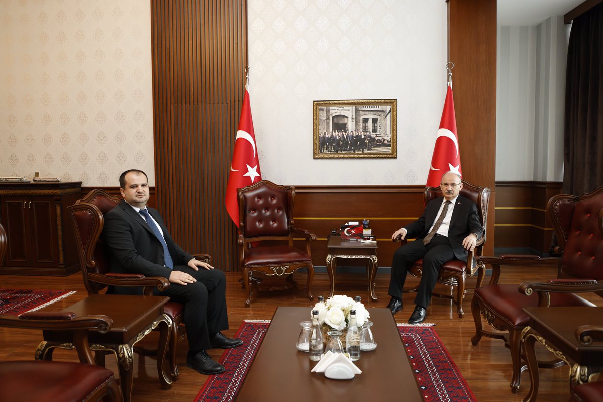 Sametturk54's tweet photo. Valimiz Sayın Yaşar Karadeniz’i makamında ziyaret ederek hayırlı olsun temennisinde bulunduk. https://t.co/cqHVBvo2kZ