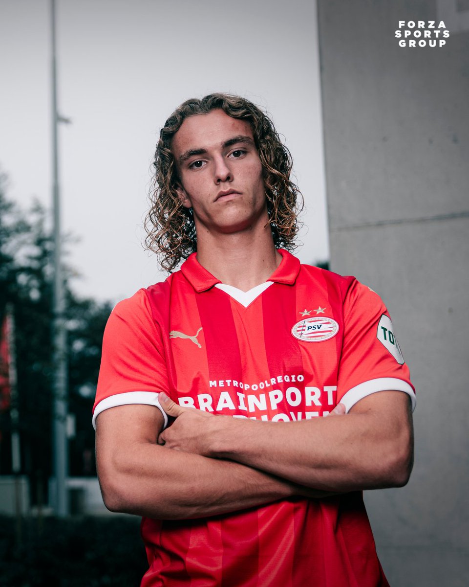 𝗘𝘂𝘀 𝗪𝗮𝗮𝘆𝗲𝗿𝘀 𝐢𝐬 𝐦𝐚𝐤𝐢𝐧𝐠 𝐦𝐨𝐯𝐞𝐬!🔥
The youngster puts pen to paper as a professional player with <a href="/psv/">PSV</a> 👏
#ForzaEus
