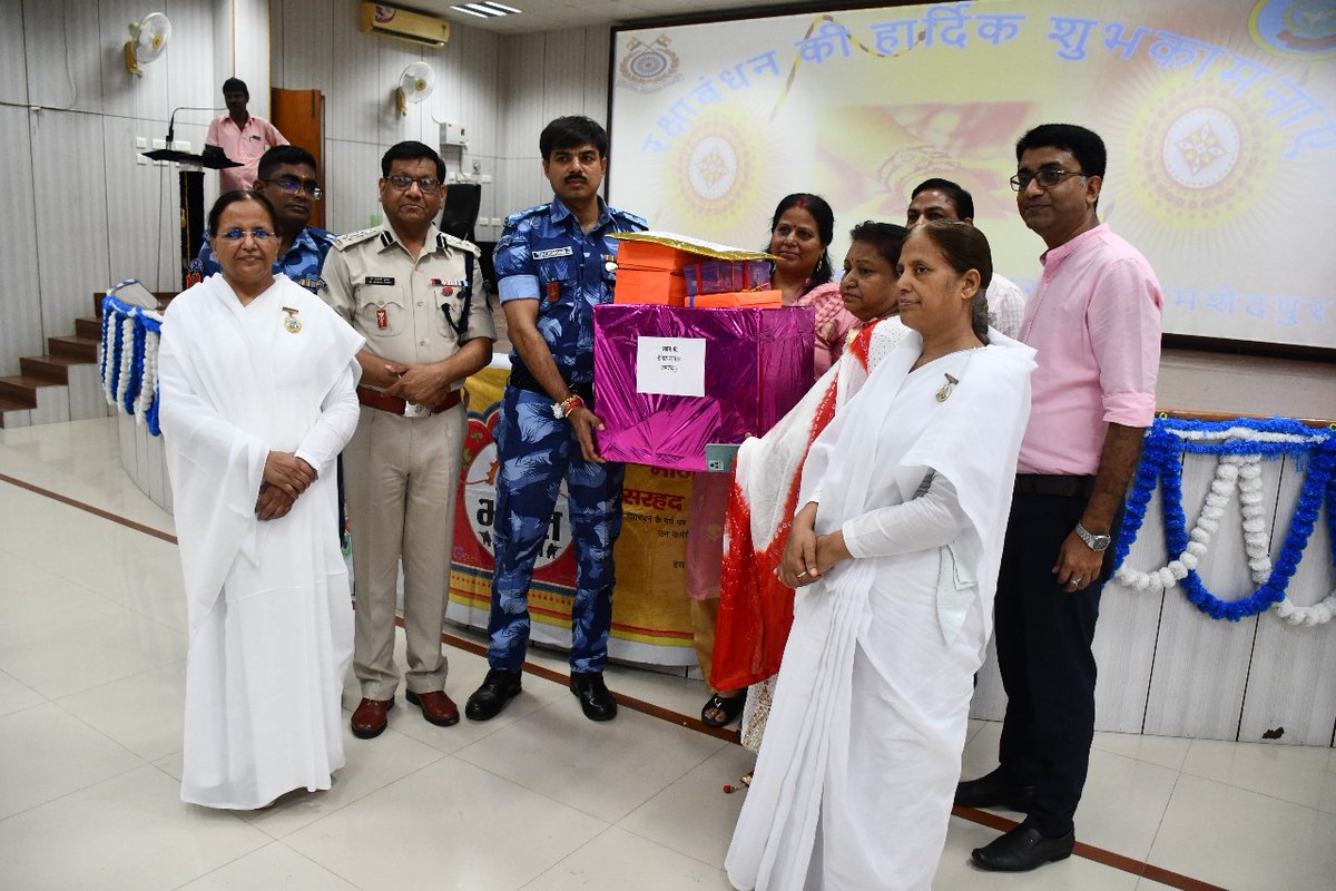 106BNRAF's tweet photo. Celebrating the cherished #RakshaBandhan bond at  @106BNRAF @RAFCRPF   CAMPUS, as talented Kasturba school girls, under reputed Dainik Jagran group &amp; Brahma Kumaris, tied threads of love, fortitude, and care. Strengthening the ties that bind us! #FestivalOfLove&amp;protection https://t.co/YdmS34ryvd