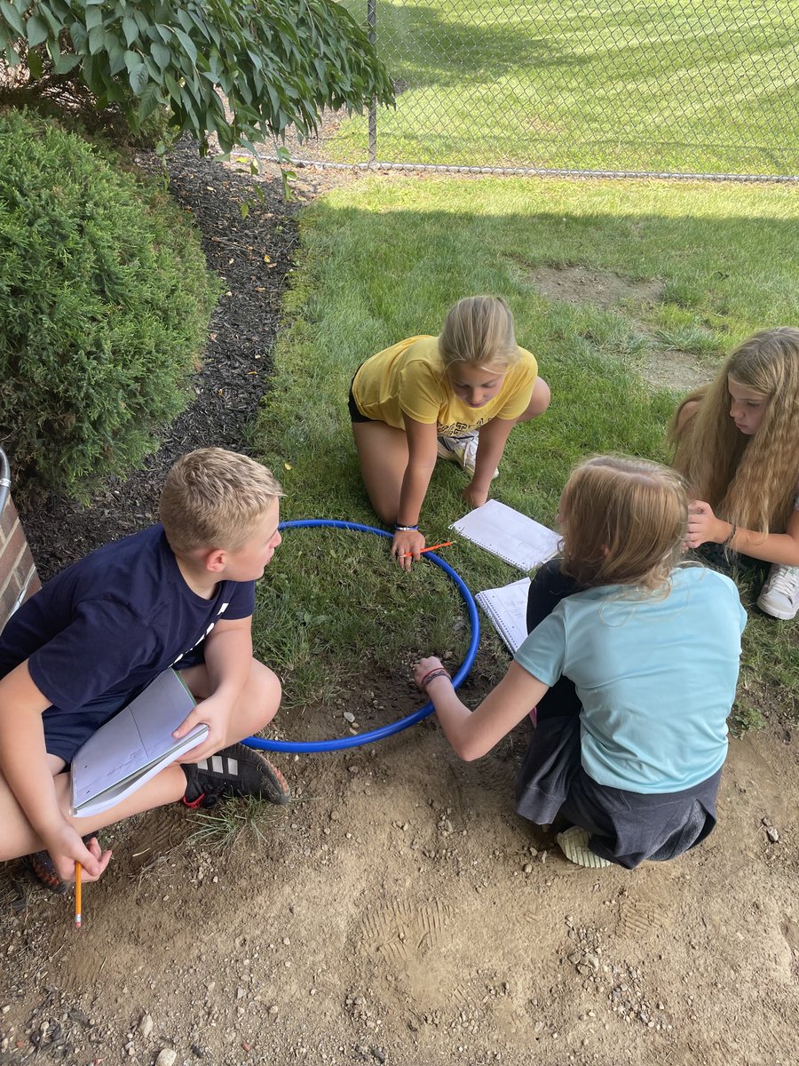 heldshornets's tweet photo. Identifying abiotic/biotic objects in our hula hoop ecosystem.#Hornetpride https://t.co/A55mio5CRn