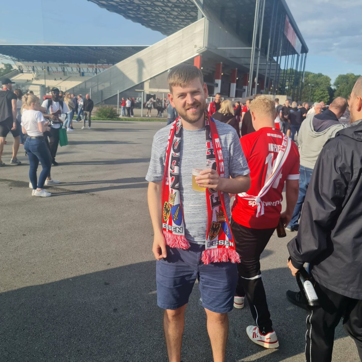 James94Cart's tweet image. Enjoyed some 3. Liga action last night as @rot_weiss_essen beat @Preussen06 with a stoppage time winner 

Brilliant atmosphere for the third tier! 

#StagWeekend #GermanFootball #3Liga #Essen