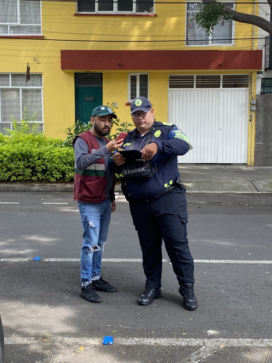 babs_bm's tweet photo. Qué pena y asco @SSC_CDMX @GobCDMX que tengan personas abusivas que ponen arañas mientras los de @amazonmex tenían tolerancia y pagaron su parquímetro, y todavía diciéndome que “les ayudara a pagar la multa” por hacer valer los derechos ciudadanos #napoles cc @STaboadaMx https://t.co/dBkV7DGuQU