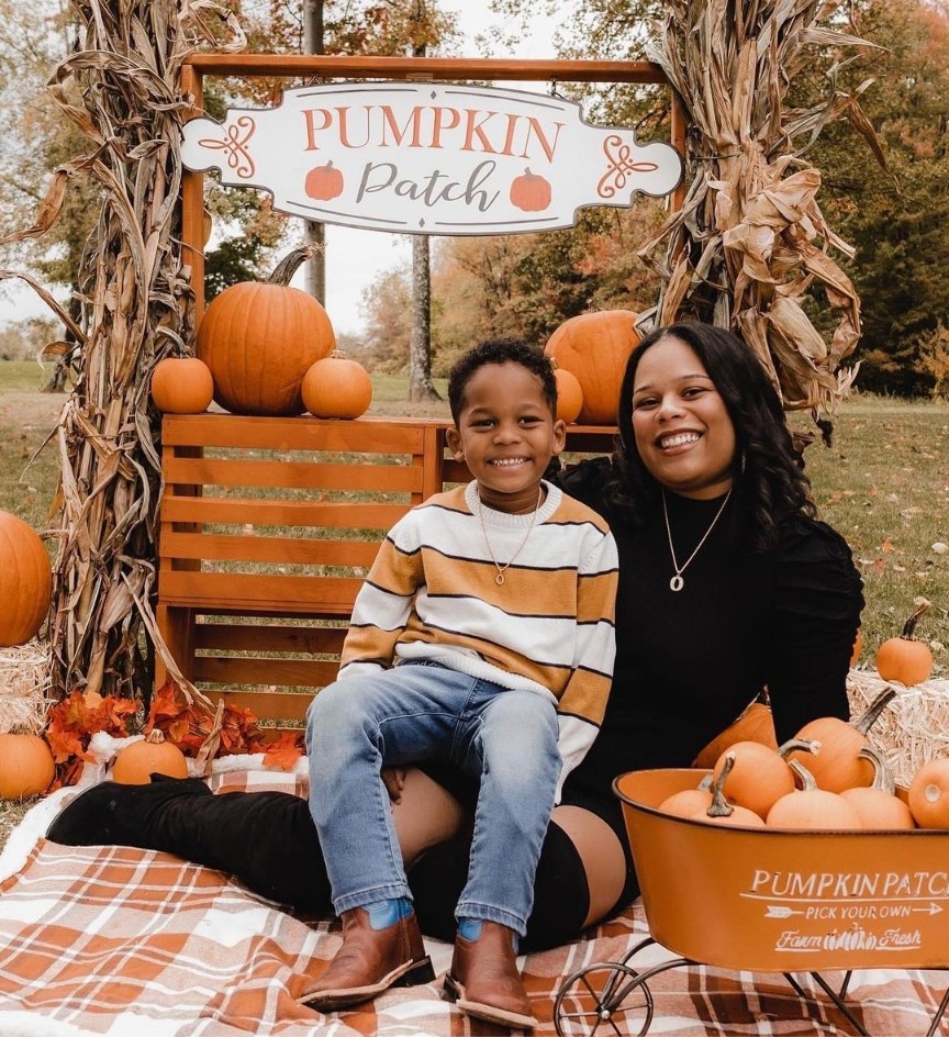 India_Renae_'s tweet photo. URGENT REQUEST: A massive tree fell on my Line Sister's house this weekend. She's currently going thru the insurance claim process, but they only reimburse after the fact. Her &amp; her son are staying in a hotel and could use some community support. Pls send what you can! $ChelACr https://t.co/jBuOQHxqMs