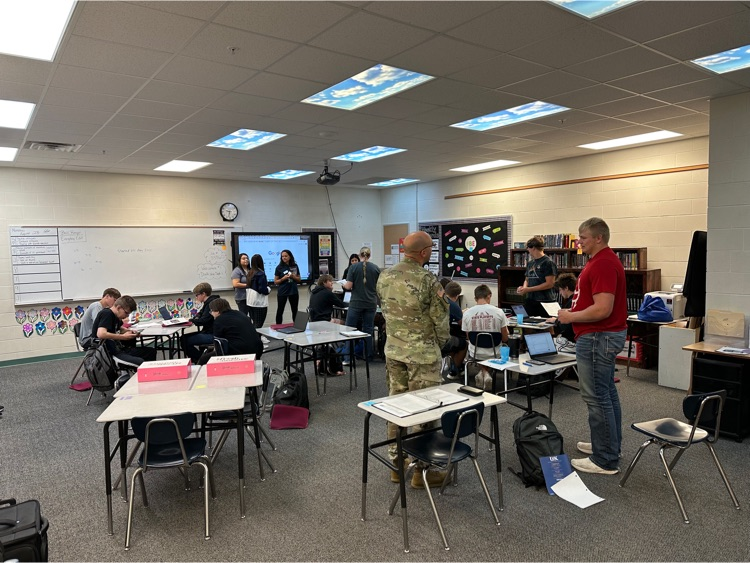 ElwoodPirates's tweet photo. Our seniors applied to college today as part of the EducationQuest Apply2College campaign. Great work, seniors! https://t.co/NUSl6d591U