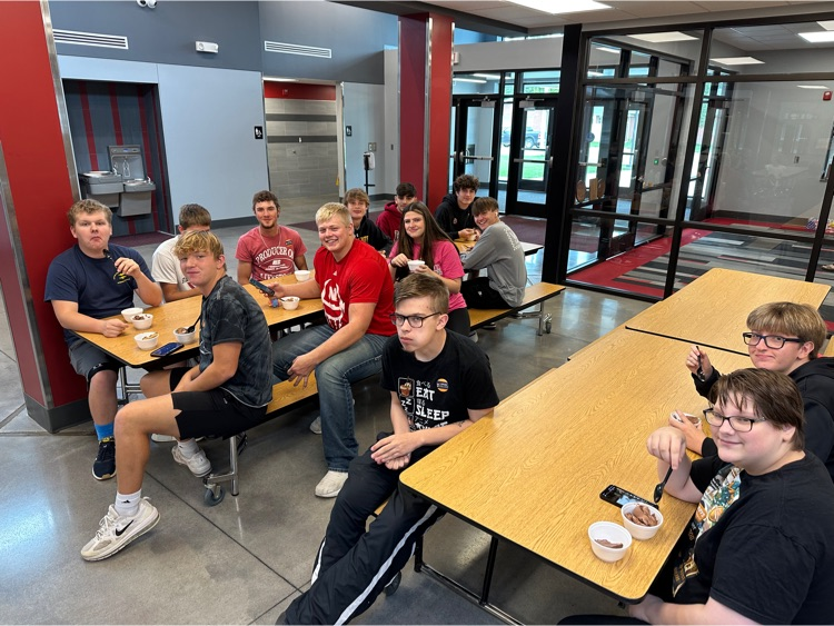ElwoodPirates's tweet photo. Our seniors applied to college today as part of the EducationQuest Apply2College campaign. Great work, seniors! https://t.co/NUSl6d591U