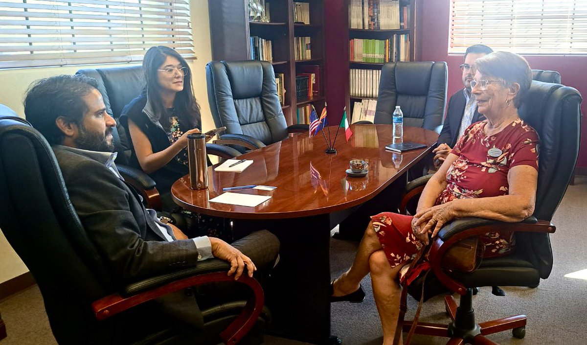 Nos reunimos con la Directora Ejecutiva de Citizen Diplomacy Alliance, Pat Watson, con quien acordamos generar espacios de diálogo con diplomáticos de todo el 🌎 desde #Nogales 🇲🇽🇺🇸 

#CitizenDiplomacy