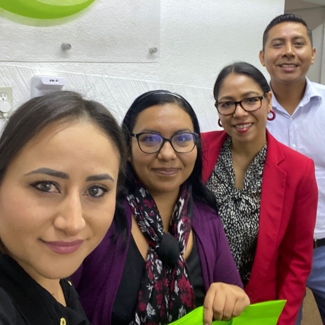 🌄 ¡Comenzamos la semana con toda la energía desde CDMX! 📍🤩 Promoviendo #Veracruz como excelente destino de congresos, convenciones y grandes eventos 🏢🎉  

¿Listos para una semana llena de oportunidades? 💼🌟 #Veracruz #ElDestinoDeTuEvento #TrabajoEnEquipo