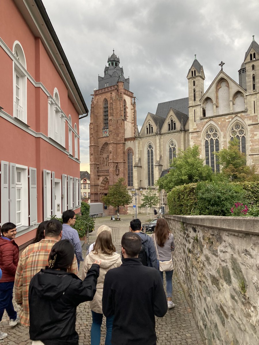 DikicLab's tweet photo. After a rich first day of scientific discussions, we take a stroll around Wetzlar, learning more about Goethe and the history of the town.
@iDikic2 https://t.co/csjYwjMrRH