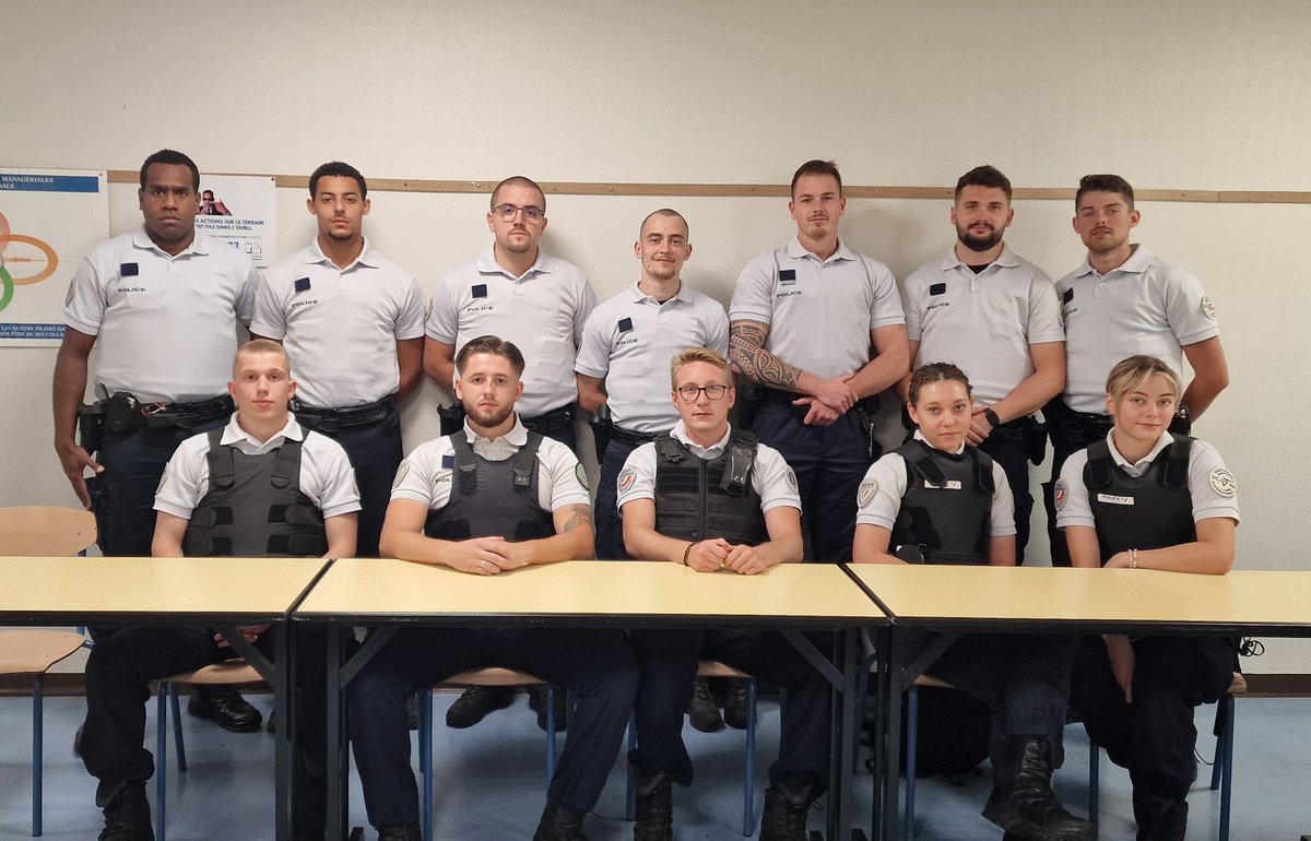 #IlsSontPoliciers
Bienvenue aux élèves gardiens de la paix de la 269ème promotion des écoles de police de @Oissel, @VilleSaintMalo, @nimes et @perigueux qui effectuent leur stage en service opérationnel de 4 semaines au sein de @PoliceNat76.