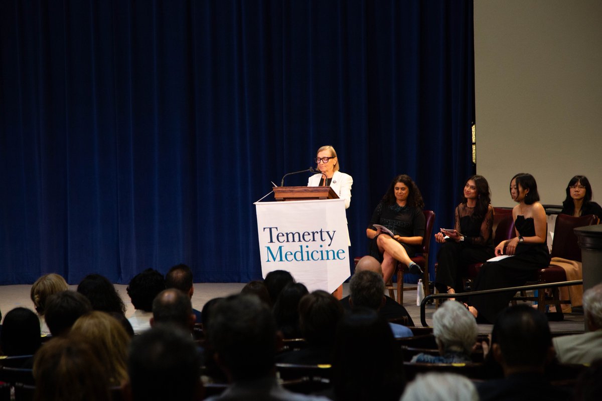 uoftmedicine's tweet photo. Last week, we formally welcomed the @UofTMDProgram Class of 2T7 to #TemertyMed. Here are some highlights from our Stethoscope Ceremony! 
#UofTBackToSchool https://t.co/SeQ1COkimg