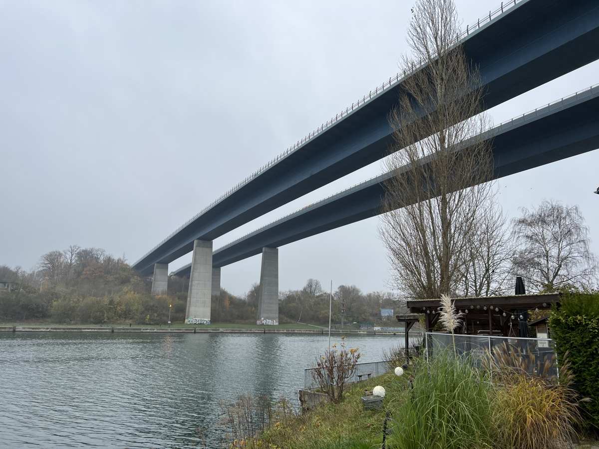 Aus dem #Kiel Blog: Holtenauer Hochbrücke nach mehrstündigem Polizeieinsatz am 28.08.2023 wieder befahrbar welovekiel.com/de/holtenauer-…