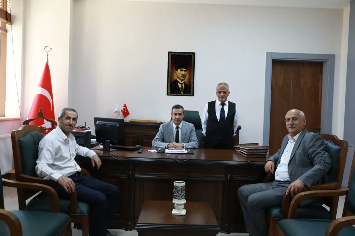 İlimizde yeni göreve başlayan Bingöl Valimiz Sn. Ahmet Hamdi USTA'yı makamında ziyaret ederek, yeni görevinde başarılar diledik Rabbim güzel hizmetler yapmayı nasip etsin.