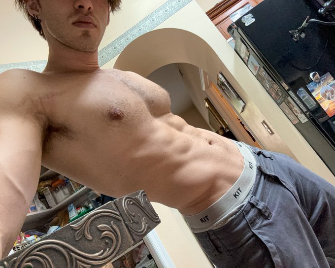 Bend over? https://t.co/eAxB2N3ZPf