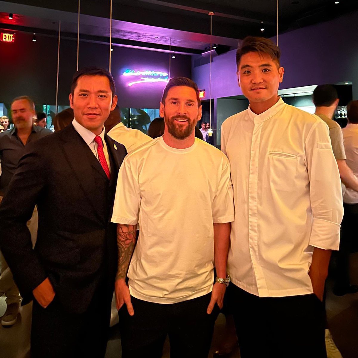 Leo Messi with restaurant staff