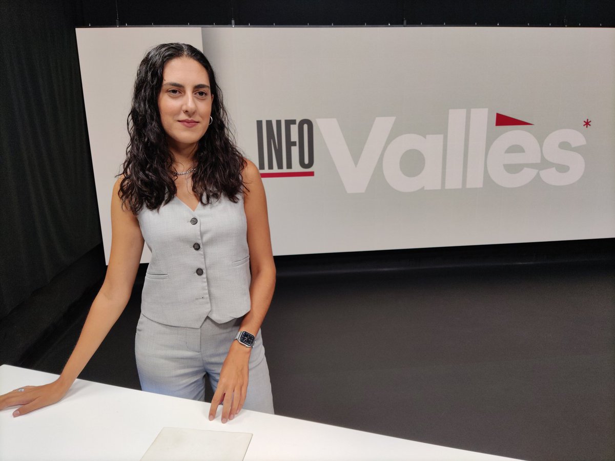 VOrientalTv's tweet photo. 📺 Avui torna l'#Infovallès després del parèntesi de l'estiu, i ho fa amb una nova presentadora: @cserradomenech 👏🏻

⏰ A partir de les 20.00h, en directe, amb tota l'actualitat de la Festa Major de @Blancsiblaus i del #VallèsOriental https://t.co/Vo9iEIjT6H