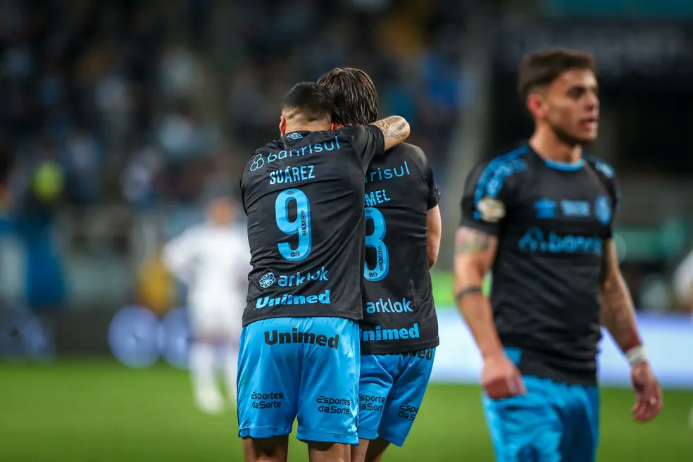 trimotim's tweet photo. 📒 Notas do Motim 📒

🇪🇪 Grêmio 3 x 0 Cruzeiro 🦊

Grando: 7,2
João Pedro: 7,5
Geromel: 9,4
Kannemann: 9
Cuiabano: 7,1
Villasanti: 8,9
Carballo: 9,2
Pepê: 9,2
Cristaldo: 8,5
JP Galvão: 7,2
Suárez: 9,7 🌟
Rodrigo Ely: 7,8
Bitello: 7,6
Ferreira: 6,5
Luan: 7

Média: 8,1 ✅ https://t.co/JQuTbzjjaF