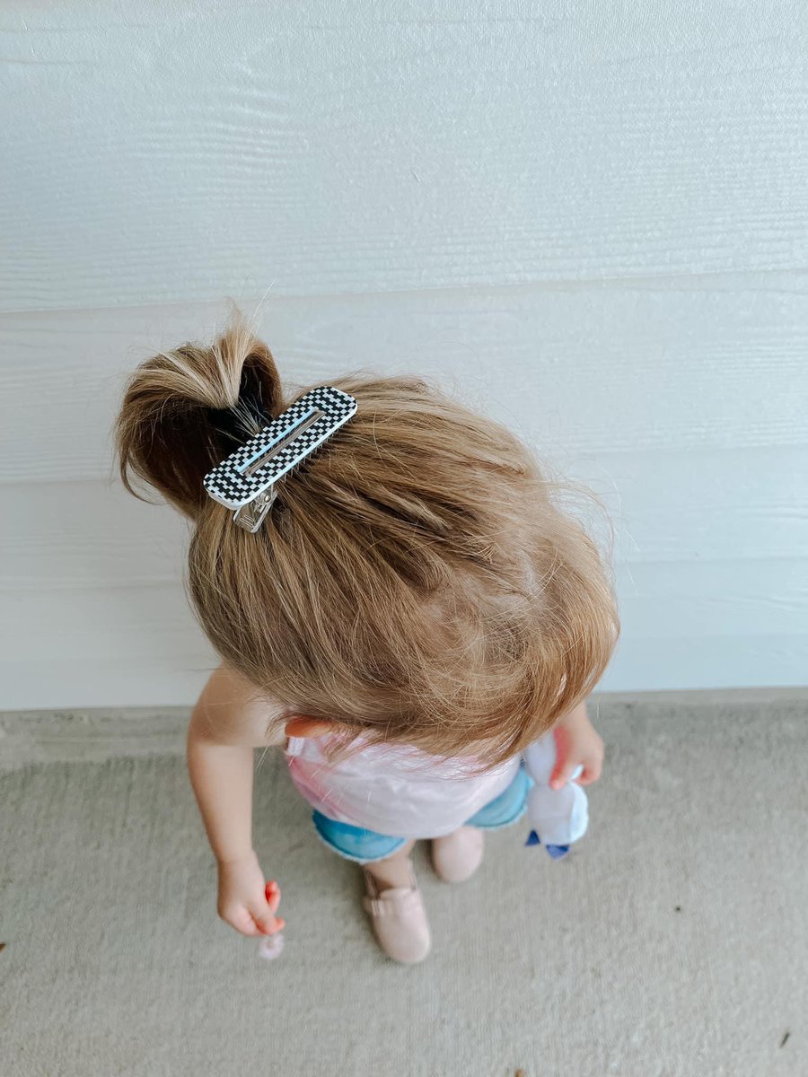 madewmagicus's tweet photo. Every year I put together Boo Baskets for my littles and these checkered clips are going to be the perfect addition! 
Do you do seasonal gift baskets for you kids? I also do Valentine’s Day and of course Easter! https://t.co/YbybKpBDQi