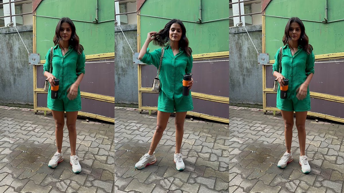 BollyTellyBuzz's tweet photo. IN PICS | Spotted 📸: #PriyankaChaharChoudhary was snapped post ad shoot with #ShraddhaKapoor in Mumbai this evening https://t.co/NCHLQD6Jl3