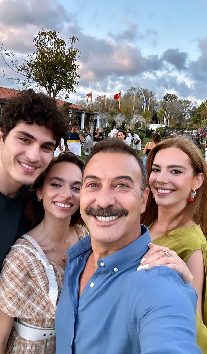 Hakan Yılmaz instagram hikayesi 💖 
#KendiDüşenAğlamaz #AlSer #EnesKoçak #EylülTumbar
