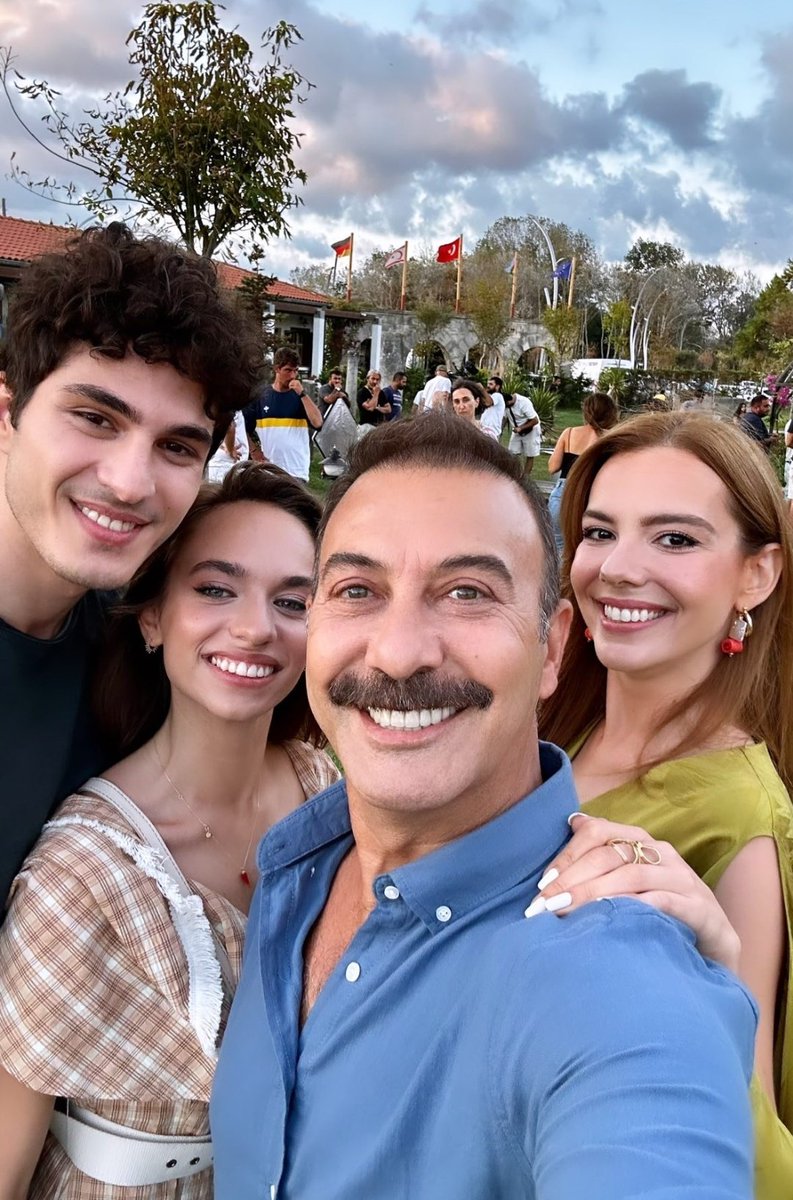 Muhteşem 4'lü😍🫠
#KendiDüşenAğlamaz #AlSer #EyNes