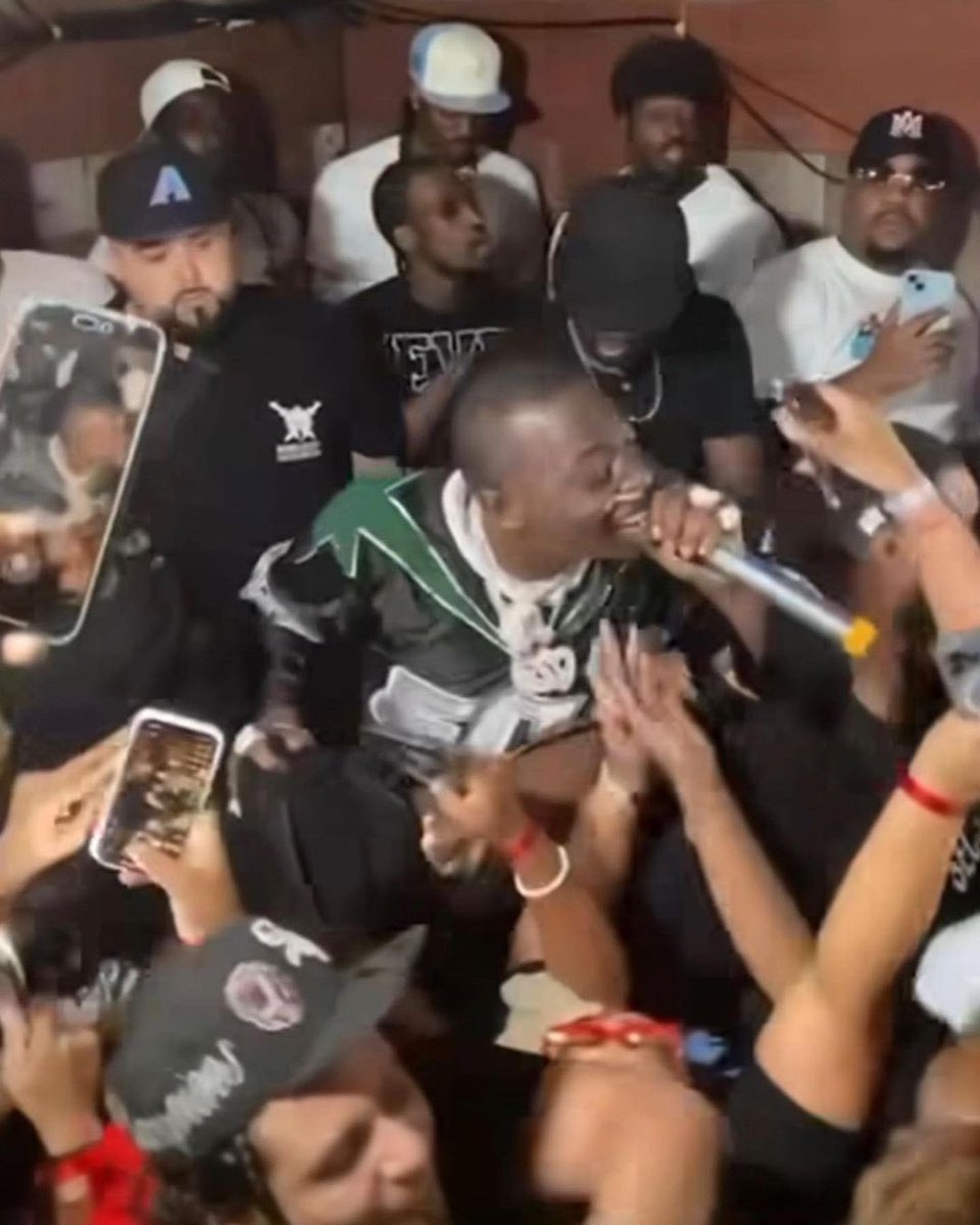 simonsaysdrip's tweet photo. @ItsBobbyShmurda wearing @freetheyouth_ghβs sport hockey ($121) while listening to @burnaboyβs #toldthem is our mood all week π₯π¬π
#simonsaysdrip #bobbyshmurda #freetheyouth #fty #BurnaBoy #Burna https://t.co/9f46PPgIeI